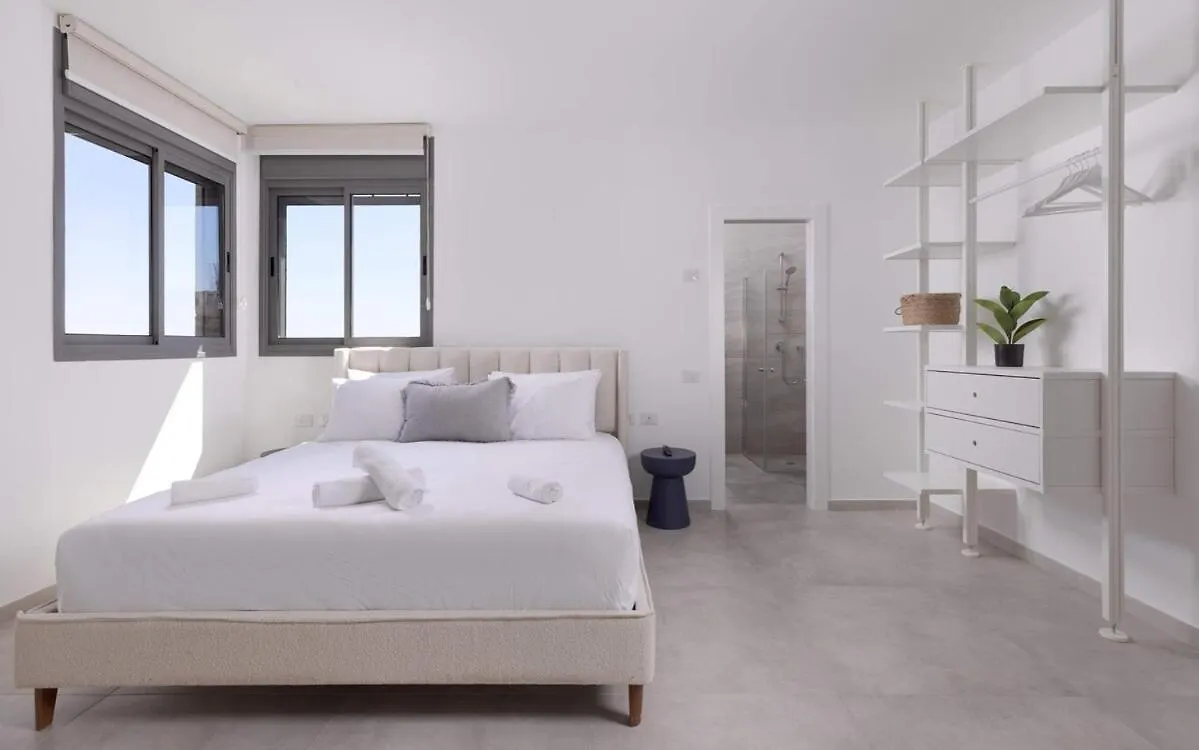 Spacious & Luxurious Family Apartment With Balcony Eilat
